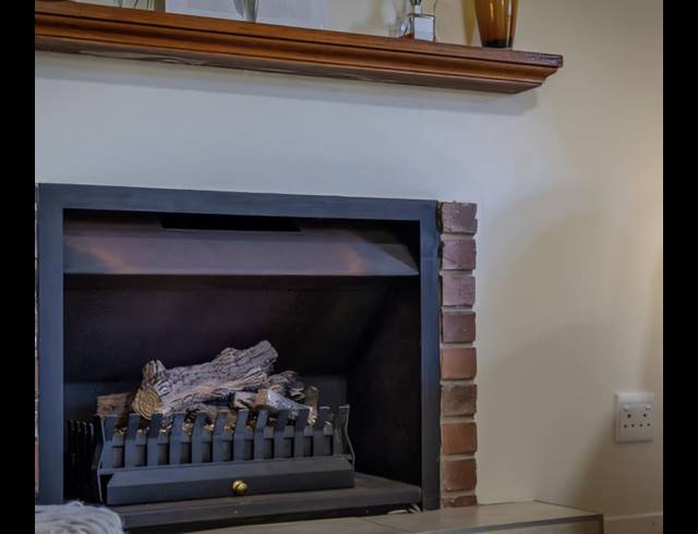 4 BEDROOM TOWNHOUSE TO LET IN HILLCREST CENTRAL